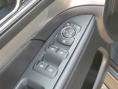 Used 2018 Ford Explorer XLT image 10