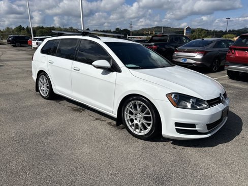 Used 2015 Volkswagen Golf S image 2
