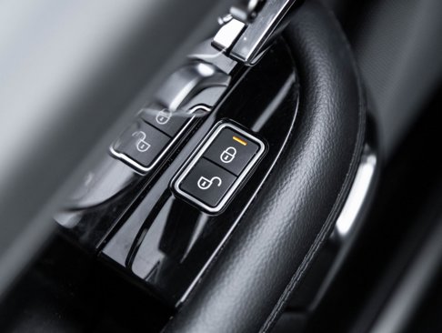 Used 2020 Land Rover Range Rover image 18