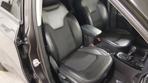 Used 2018 Jeep Compass Latitude image 28