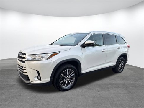 Used 2019 Toyota Highlander XLE image 2