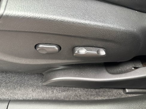 Used 2019 Buick Encore Essence image 11