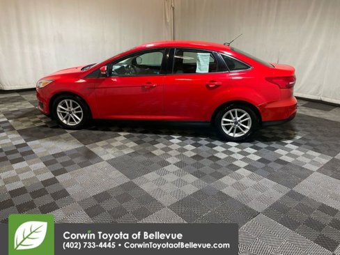 Used 2017 Ford Focus SE w/ Cold Weather Package image 5