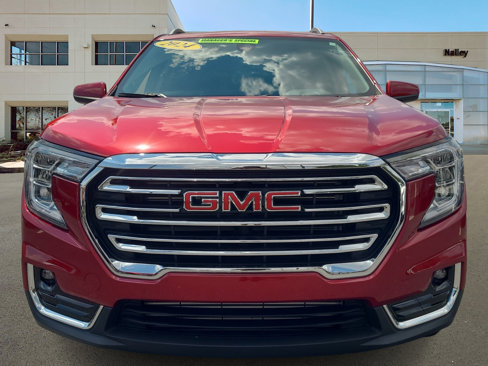 Used 2024 GMC Terrain SLT image 2
