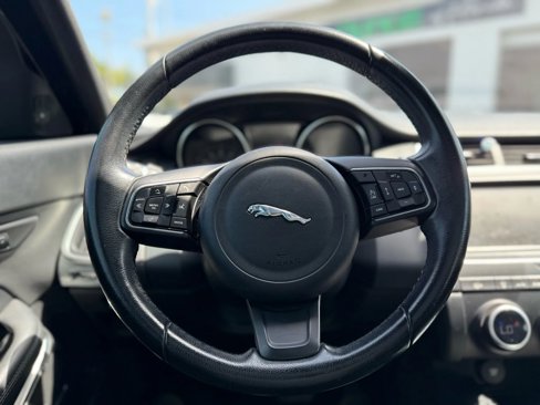 Used 2018 Jaguar E-PACE SE image 23