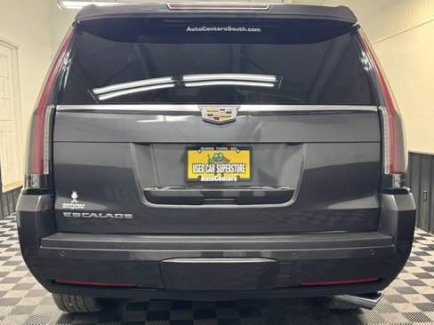 Used 2015 Cadillac Escalade Luxury image 5