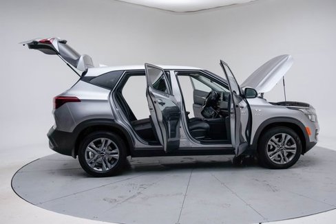 Used 2021 Kia Seltos LX image 16