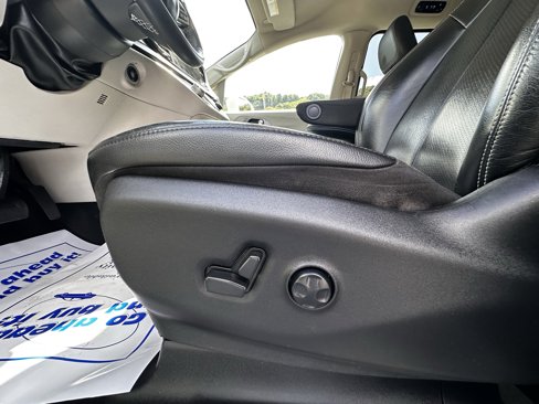 Used 2022 Chrysler Pacifica Touring-L image 8