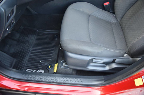 Used 2020 Toyota C-HR LE image 34