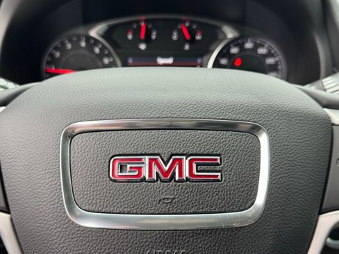 Used 2024 GMC Terrain SLT image 27