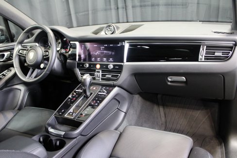 Certified 2024 Porsche Macan image 19