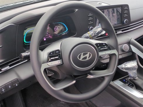 Certified 2025 Hyundai Elantra SE w/ Cargo Package image 13
