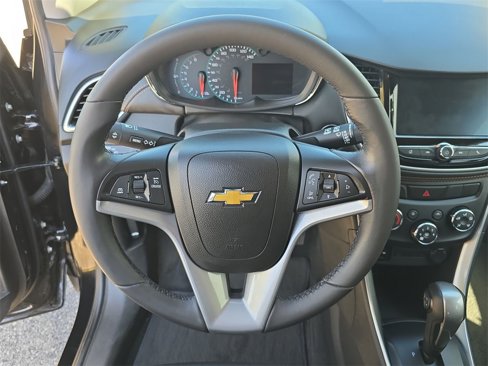 Certified 2022 Chevrolet Trax LT w/ Midnight Edition image 11
