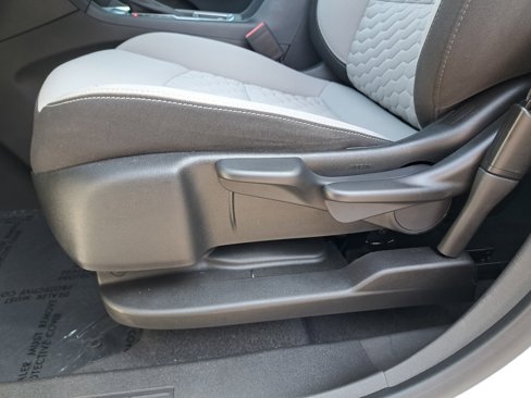 Used 2021 Chevrolet Equinox LS image 35