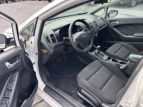 Used 2017 Kia Forte LX image 11