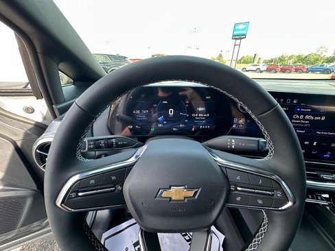 New 2025 Chevrolet Equinox EV LT w/ Comfort Package image 13