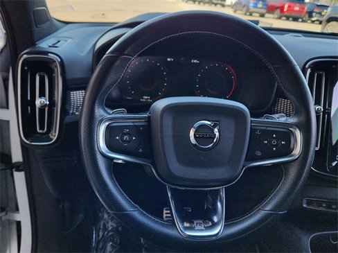 Used 2020 Volvo XC40 T5 R-Design image 11