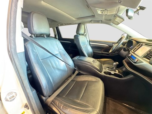 Used 2015 Toyota Highlander XLE image 31