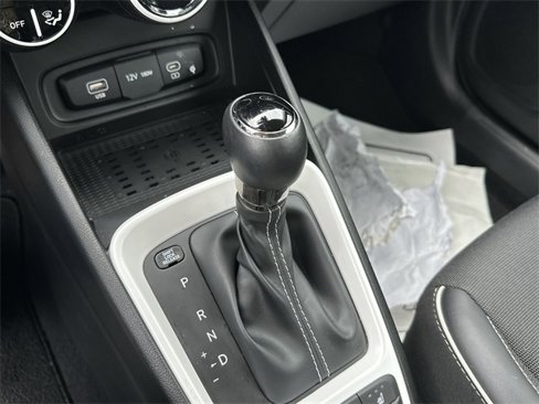 Used 2024 Hyundai Venue Limited image 20