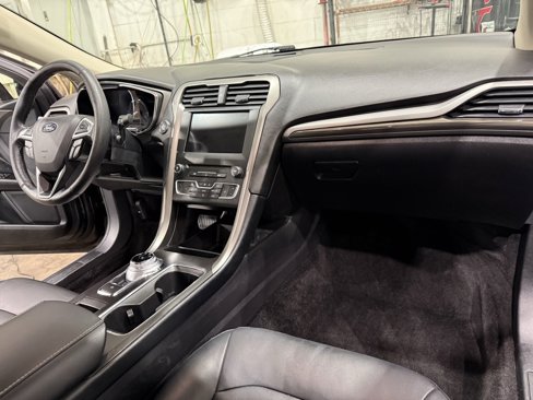 Used 2017 Ford Fusion SE w/ Fusion SE Technology Package image 18