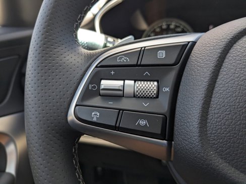 Certified 2025 Genesis G70 2.5T image 18