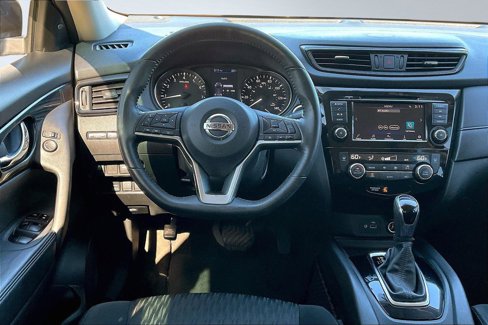 Used 2018 Nissan Rogue SV image 5