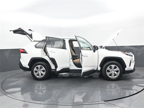 Used 2023 Toyota RAV4 LE image 31