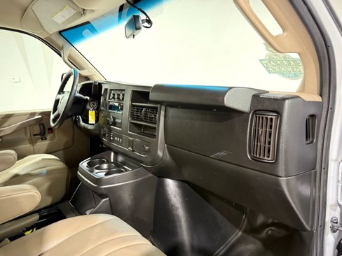Used 2018 Chevrolet Express 3500 image 15