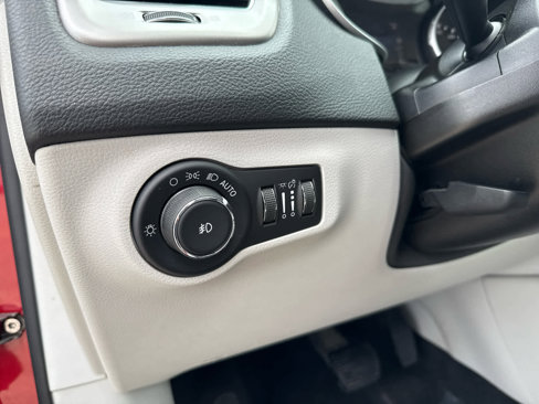 Used 2018 Jeep Compass Latitude w/ Popular Equipment Group image 16