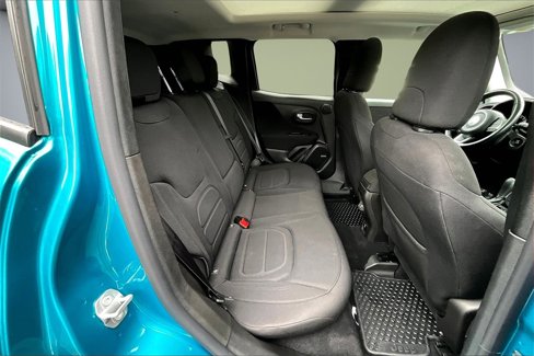 Used 2021 Jeep Renegade Latitude w/ Sun & Sound Group image 23