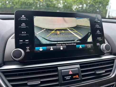 Used 2018 Honda Accord Touring image 30
