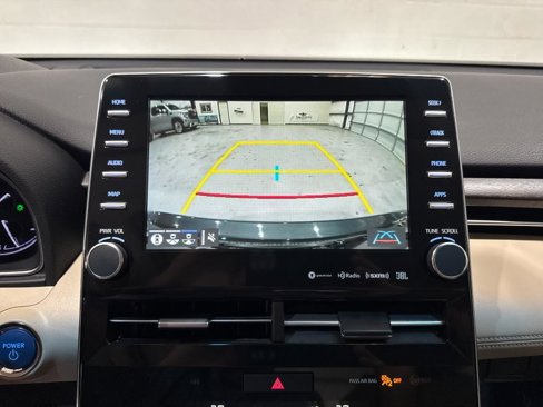 Used 2020 Toyota Avalon Limited image 49