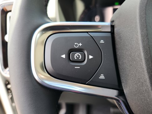 New 2025 Volvo XC40 B5 Core w/ Climate Package image 32