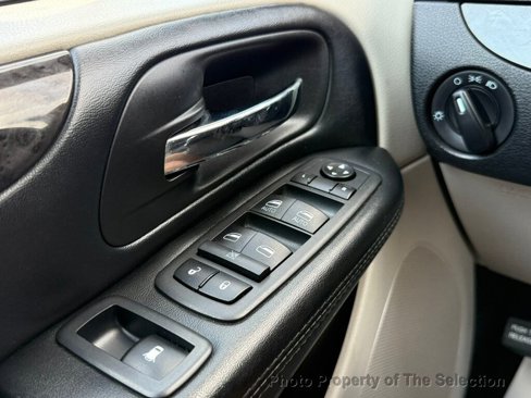 Used 2019 Dodge Grand Caravan SE image 30