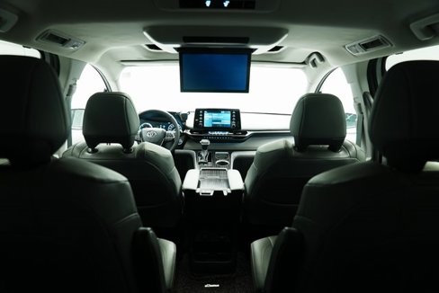 Used 2024 Toyota Sienna Limited image 42