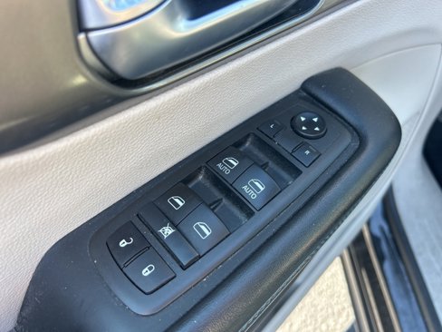Used 2021 Chrysler Pacifica Touring-L image 26