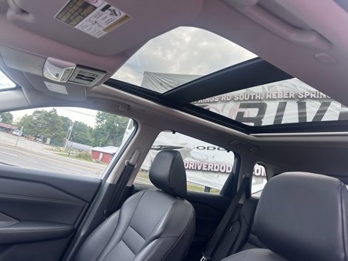 Used 2024 Nissan Rogue SV w/ SV Premium Package image 5