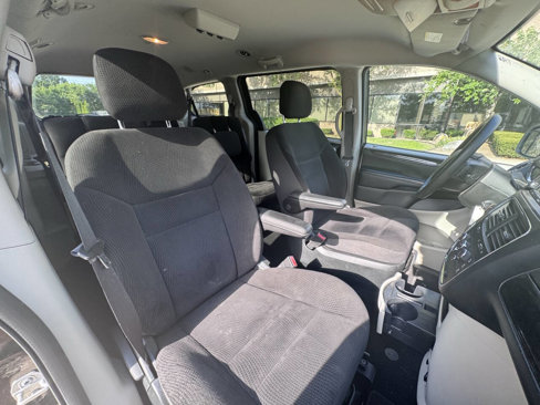 Used 2018 Dodge Grand Caravan SE w/ UConnect Hands-Free Group image 20