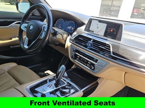 Used 2016 BMW 740i image 28