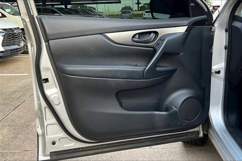 Used 2020 Nissan Rogue Sport S image 23