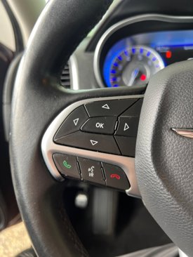 Used 2016 Chrysler 300 Limited image 28
