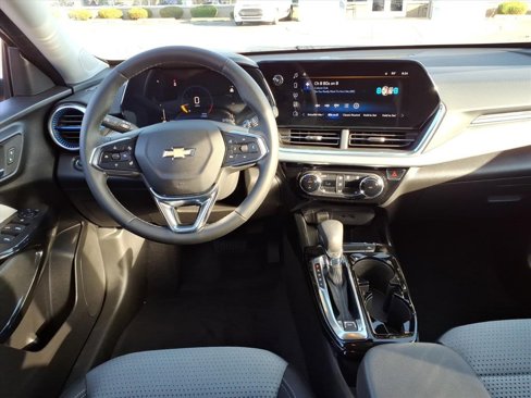 Used 2025 Chevrolet Trax LT w/ Driver Confidence Package image 13