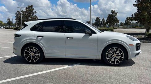 Used 2019 Porsche Cayenne Turbo image 9