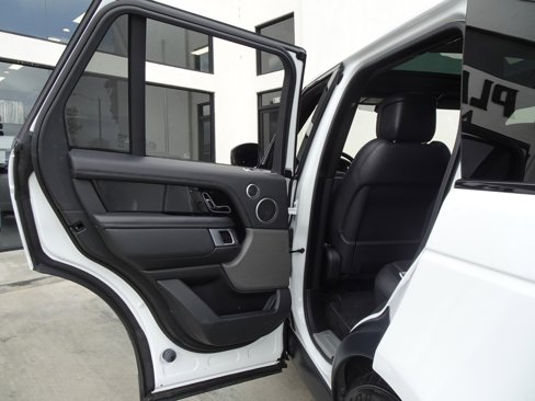 Used 2020 Land Rover Range Rover HSE image 16