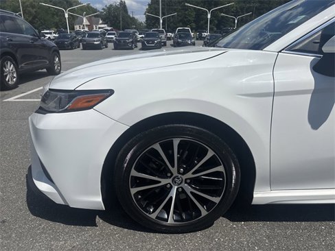 Used 2020 Toyota Camry SE image 19