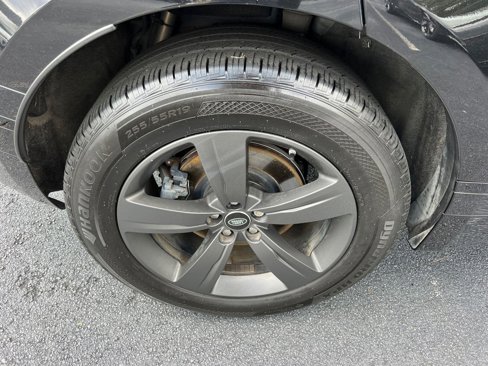 Used 2019 Land Rover Range Rover Velar R-Dynamic SE image 18
