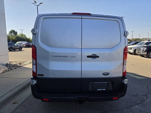 Used 2015 Ford Transit 250 130 Low Roof image 6