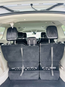 Used 2024 Chrysler Pacifica Touring-L image 12