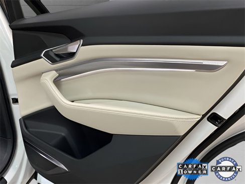 Used 2021 Audi e-tron Premium Plus w/ Premium Plus Package image 76