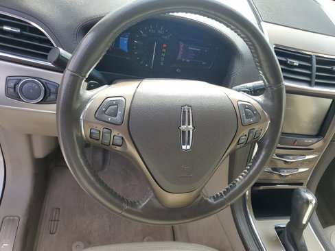 Used 2013 Lincoln MKX FWD image 17